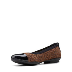 Sara Orchid Leopard Print - 26154003 by Clarks