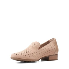 Juliet Hayes Sand - 26159228 by Clarks