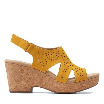 Giselle Bay Yellow - 26159446 by Clarks